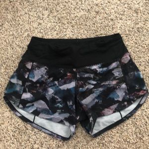 Lululemon Speed up 4''